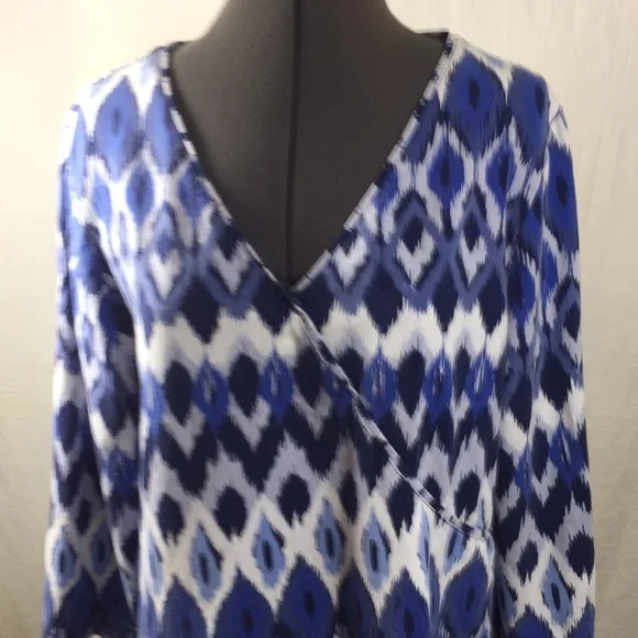 Ruby Rd. Blue and White Patterned Top - Picture 2 of 8
